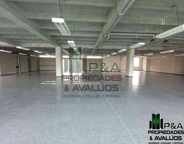 Oficina-Local disponible para Arriendo en Medellín La Aguacatala Foto numero 1